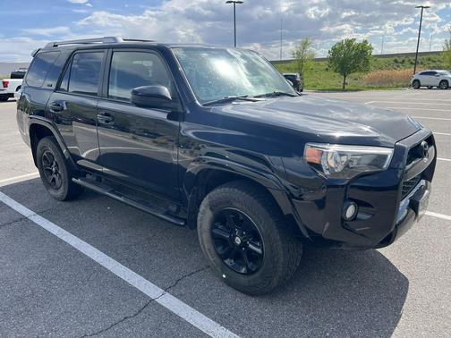 Midnight Black Metallic 2017 Toyota 4Runner SR5
