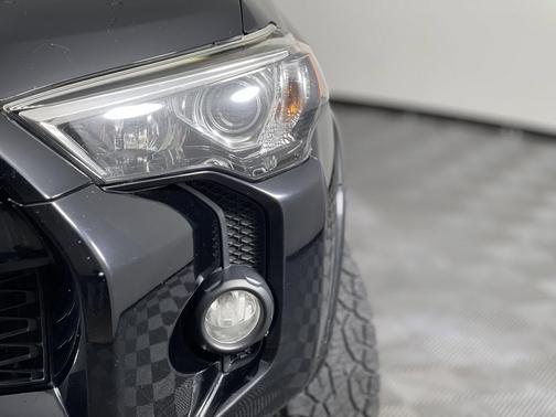 Midnight Black Metallic 2017 Toyota 4Runner SR5