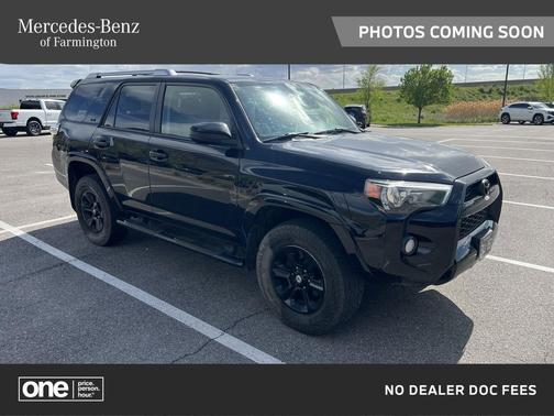 Midnight Black Metallic 2017 Toyota 4Runner SR5