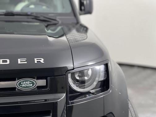 2023 Land Rover Defender 110 SE