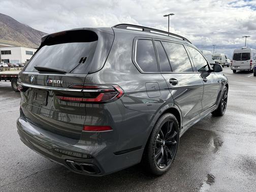 2023 BMW X7 M60i