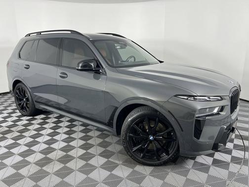 2023 BMW X7 M60i