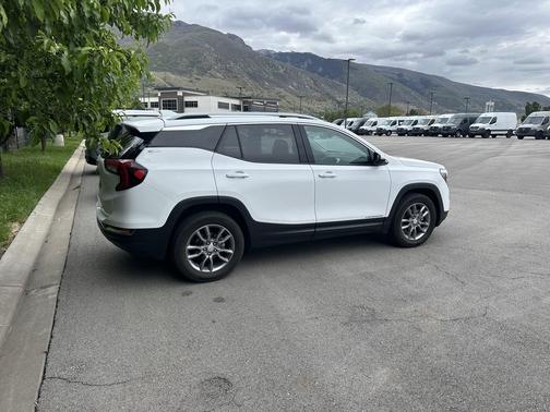 Summit White 2023 GMC Terrain SLT