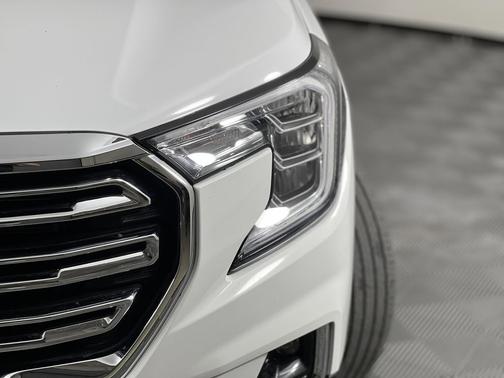 Summit White 2023 GMC Terrain SLT
