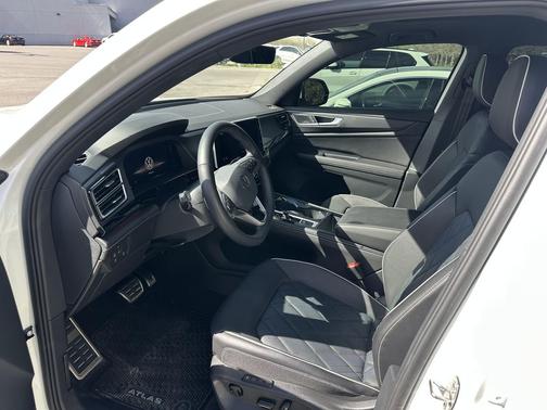 2024 Volkswagen Atlas Cross Sport 2.0T SEL Premium
