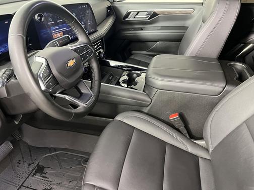 2025 Chevrolet Suburban LT