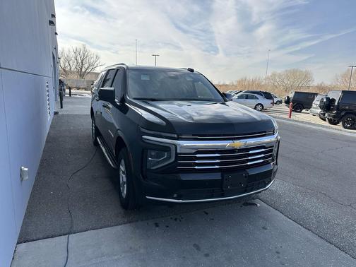 2025 Chevrolet Suburban LT