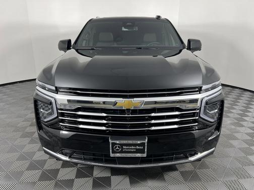 2025 Chevrolet Suburban LT