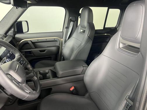 2026 Land Rover Defender P635 OCTA