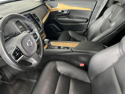 Thunder Grey Metallic 2021 Volvo XC90 T6 Momentum