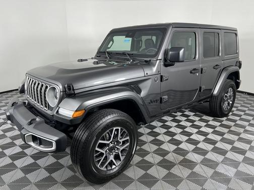 Granite Crystal Metallic Clearcoat 2025 Jeep Wrangler 4-Door Sahara 4x4