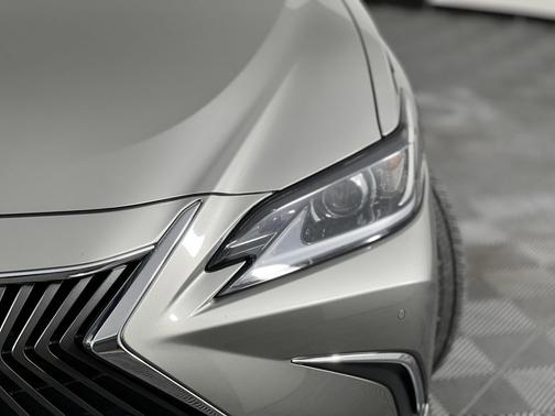 2021 Lexus ES 300h Base