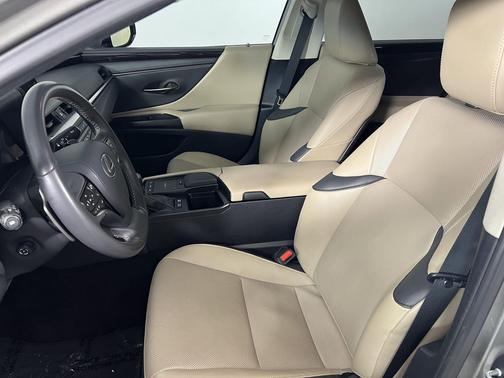 2021 Lexus ES 300h Base