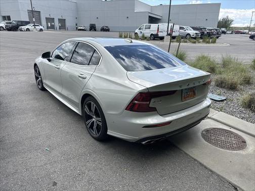 2022 Volvo S60 Recharge Plug-In Hybrid T8 Inscription