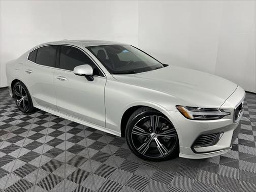 2022 Volvo S60 Recharge Plug-In Hybrid T8 Inscription