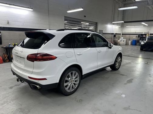 2017 Porsche Cayenne Platinum Edition
