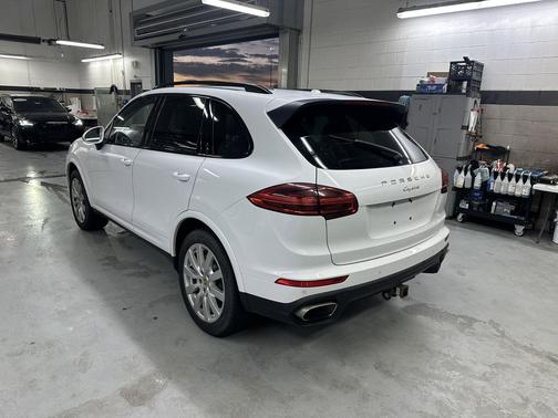 2017 Porsche Cayenne Platinum Edition