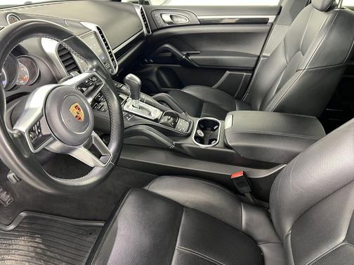 2017 Porsche Cayenne Platinum Edition