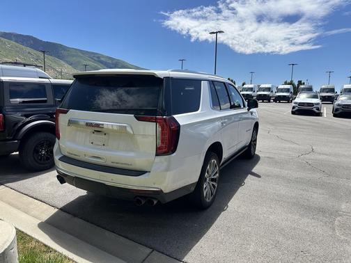 White Frost Tricoat 2021 GMC Yukon Denali