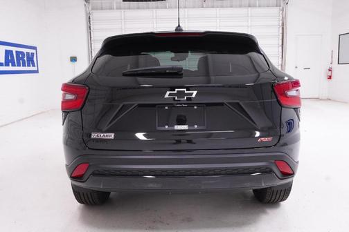 Mosaic Black Metallic 2026 Chevrolet Trax 1RS