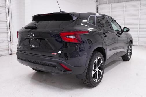Mosaic Black Metallic 2026 Chevrolet Trax 1RS