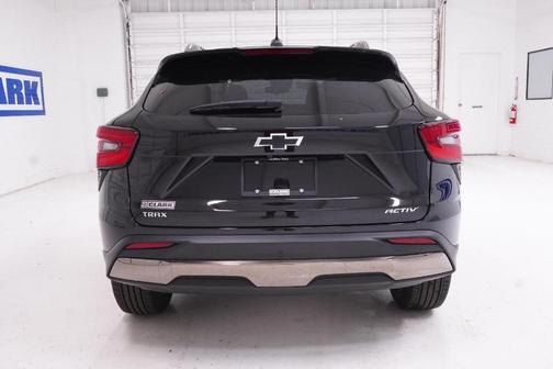 Mosaic Black Metallic 2026 Chevrolet Trax ACTIV