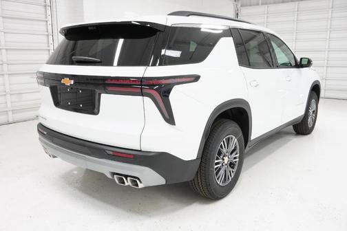 Summit White 2026 Chevrolet Traverse LT
