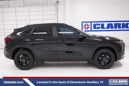 Mosaic Black Metallic 2026 Chevrolet Trax LT