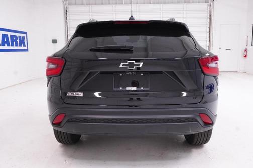 Mosaic Black Metallic 2026 Chevrolet Trax LT