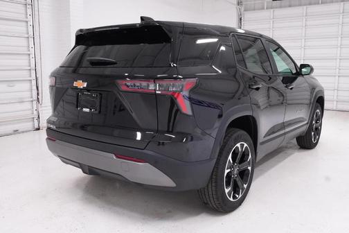 Mosaic Black Metallic 2026 Chevrolet Equinox LT