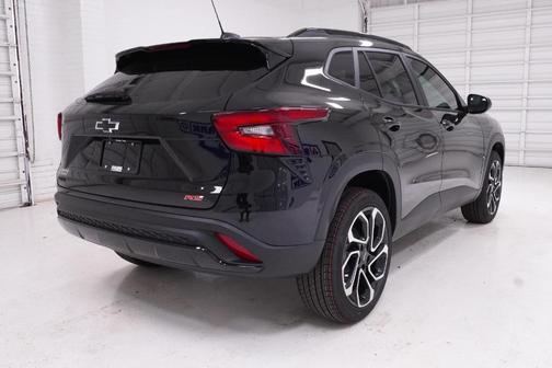 Mosaic Black Metallic 2026 Chevrolet Trax 2RS