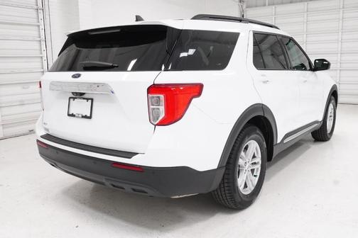 Oxford White 2021 Ford Explorer XLT