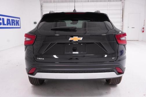 Mosaic Black Metallic 2026 Chevrolet Trax LT