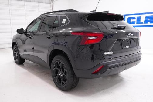 Mosaic Black Metallic 2026 Chevrolet Trax LT