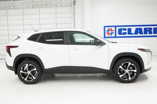Summit White 2026 Chevrolet Trax 1RS
