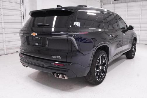 Mosaic Black Metallic 2026 Chevrolet Traverse High Country