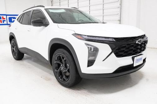 Summit White 2026 Chevrolet Trax LT