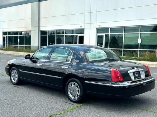 2001 Lincoln Town Car Signature