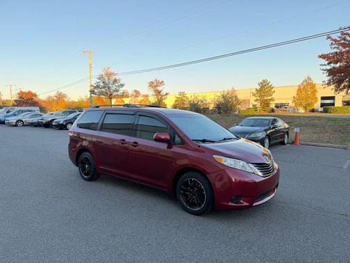 2011 Toyota Sienna LE