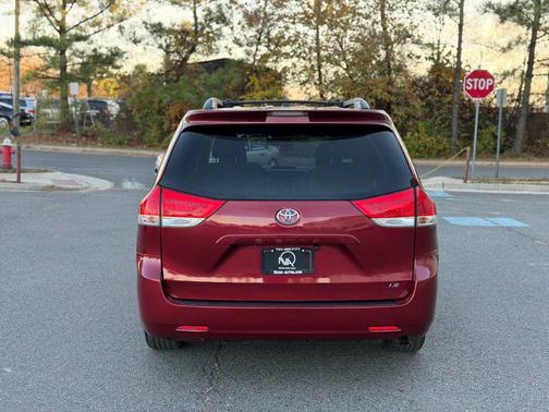 2011 Toyota Sienna LE