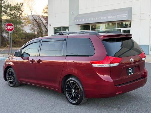 2011 Toyota Sienna LE