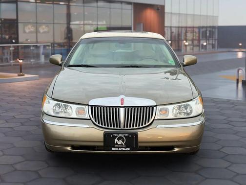 2001 Lincoln Town Car Signature