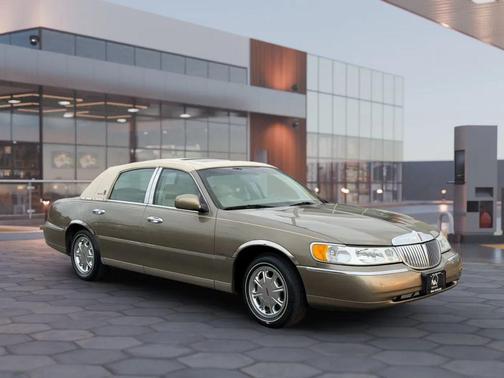 2001 Lincoln Town Car Signature