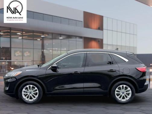 Black 2021 Ford Escape SE