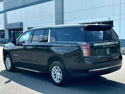 2023 Chevrolet Suburban LT