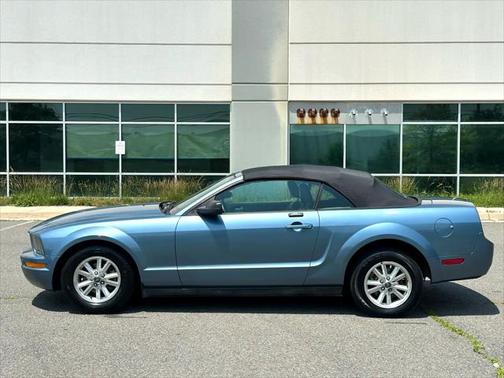 2006 Ford Mustang Deluxe