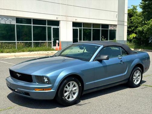 2006 Ford Mustang Deluxe