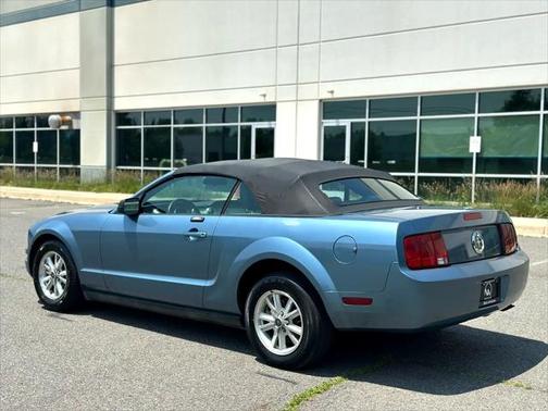 2006 Ford Mustang Deluxe