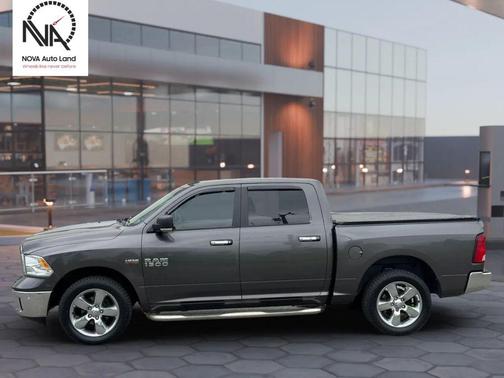 Granite Crystal Metallic Clearcoat 2017 RAM 1500 Big Horn