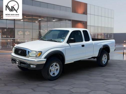 Super White 2002 Toyota Tacoma Xtracab